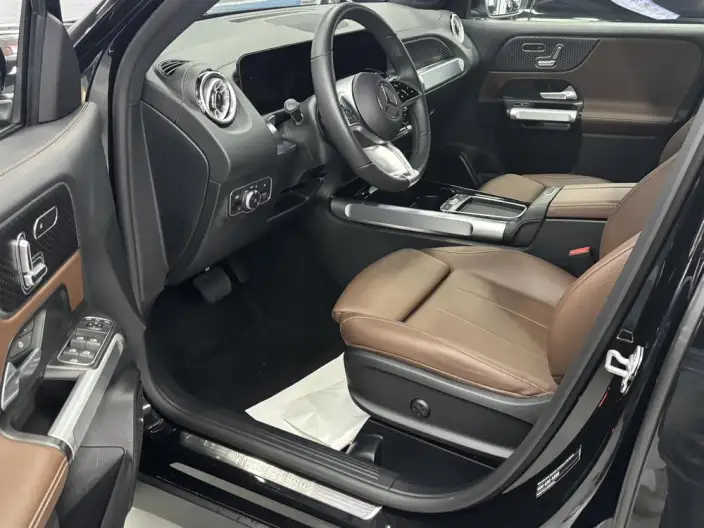 Mercedes-Benz GLB 2025 Model GLB 220 Fashion Model – фото 10