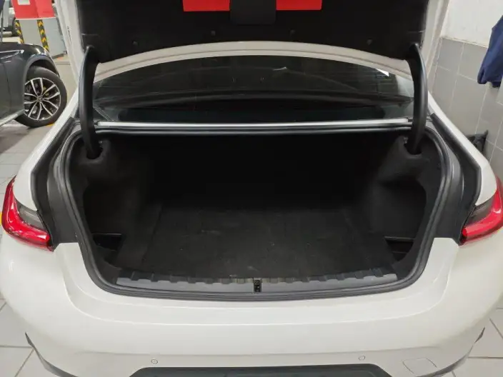 BMW 3 Series 2023 Model 320Li M Sports Set – фото 10