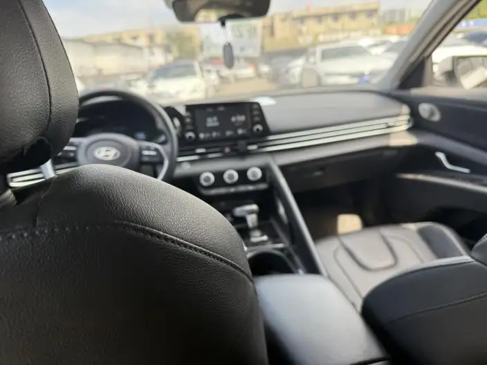 Hyundai Ioniq 2023 Model 1.5L CVT GLX Elite Edition – фото 9