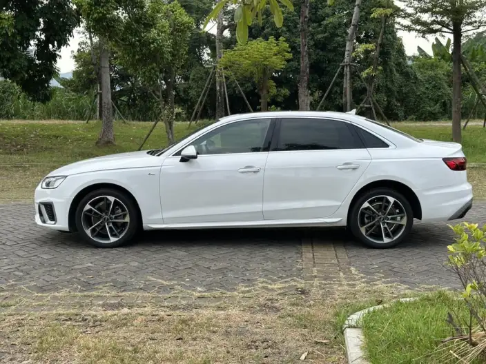 Audi A4 L 2022 Model 40 TFSI Fashion Dynamic Model – фото 4