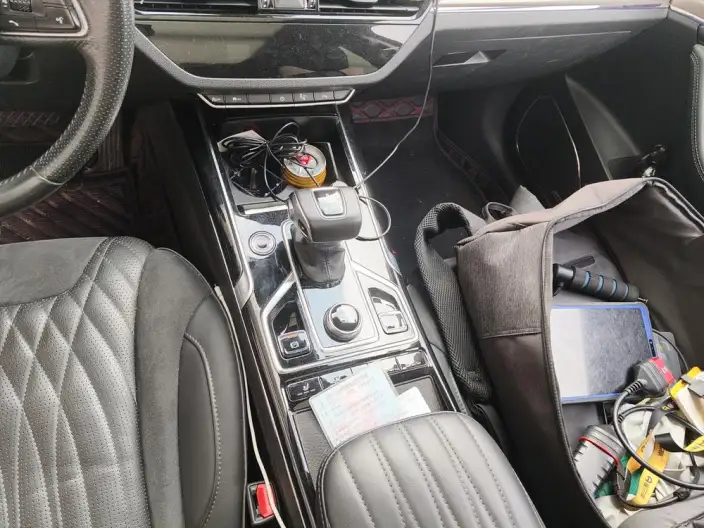 Hongqi HS5 2022 Model Facelift 2.0T Smart Flag Enjoy 4WD Edition – фото 9