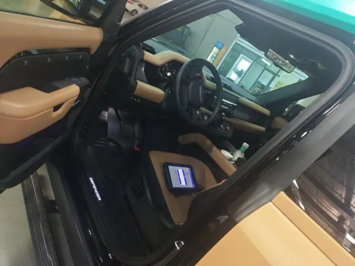 Land Rover Defender 2025 Model 90 3.0T P400 X-Dynamic HSE – фото 9