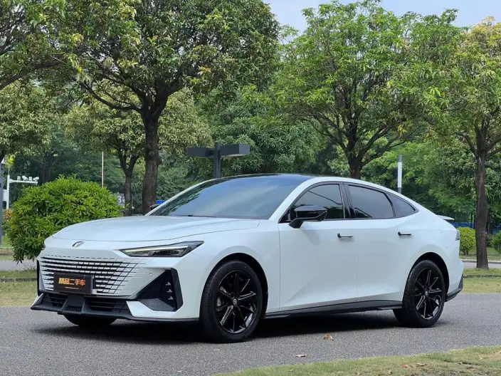 Changan UNI-V 2023 Model 1.5T Noble Model – фото 1