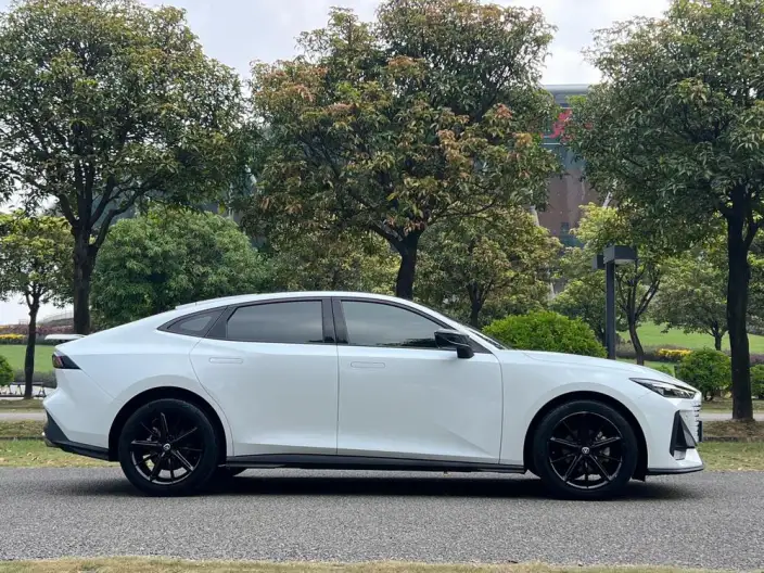 Changan UNI-V 2023 Model 1.5T Noble Model – фото 8