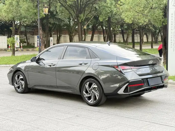 Hyundai Ioniq 2023 Model 1.5L CVT GLX Elite Edition – фото 5