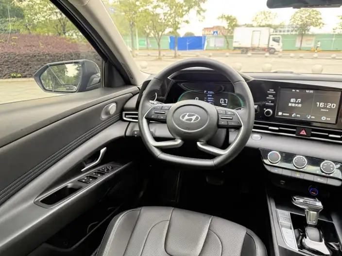 Hyundai Ioniq 2023 Model 1.5L CVT GLX Elite Edition – фото 9
