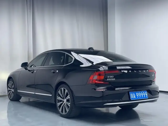 Volvo S90 2022 Model B5 Smart Range Deluxe Edition