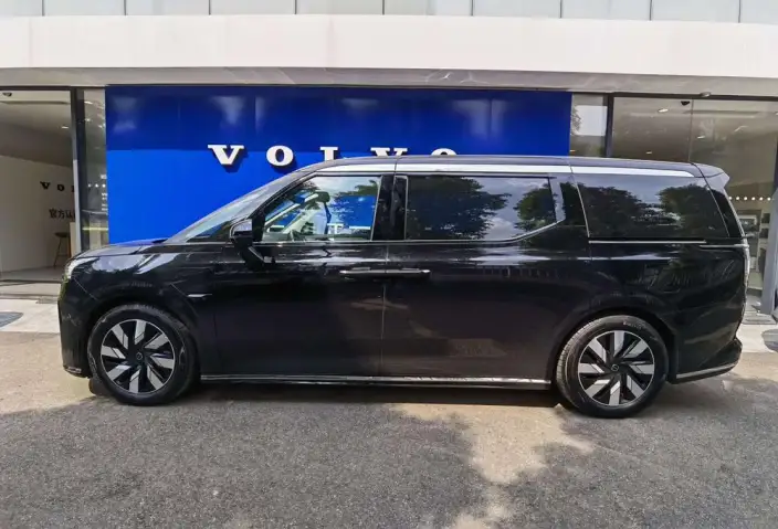Volvo EM90 2025 Model Ultra VI seat