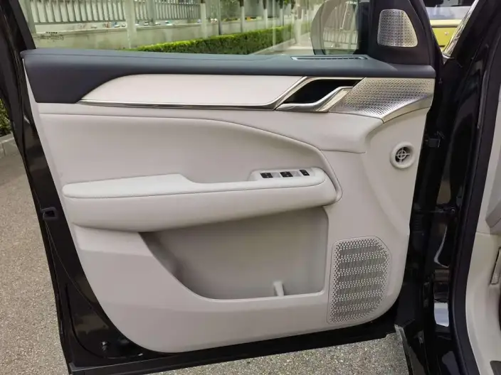Volvo EM90 2025 Model Ultra VI seat – фото 5