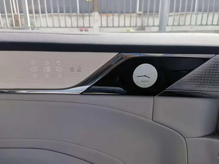 Volvo EM90 2025 Model Ultra VI seat – фото 6