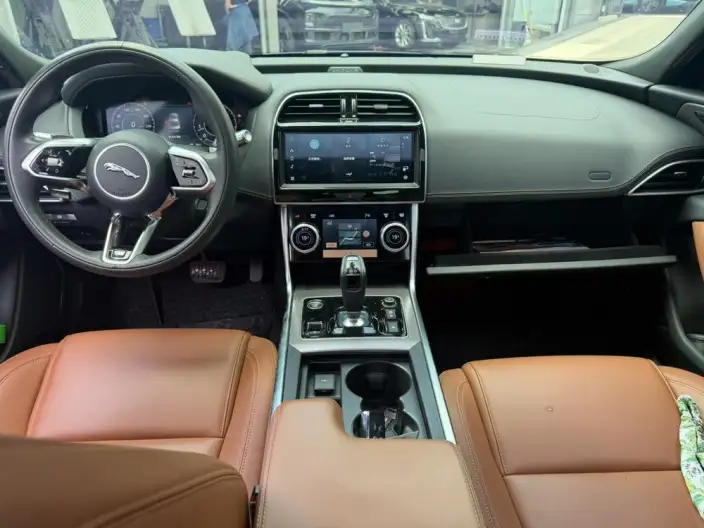Jaguar XE L 2022 Model 2.0T 250PS R-DYNAMIC S Enterprising Sports Edition – фото 7