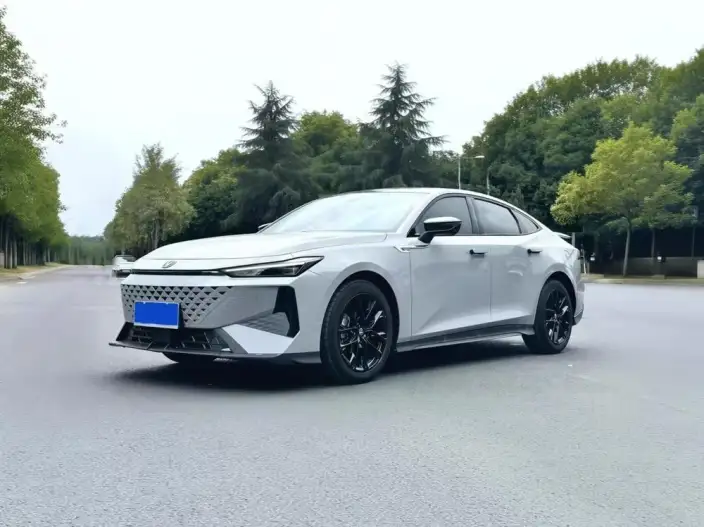 Changan UNI-V 2024 Model 1.5T Noble Model – фото 1