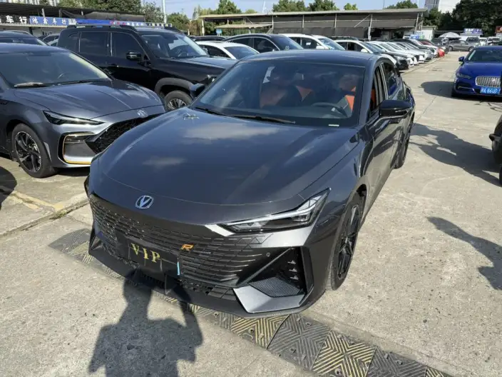 Changan UNI-V 2023 Model 1.5T Noble Model – фото 1