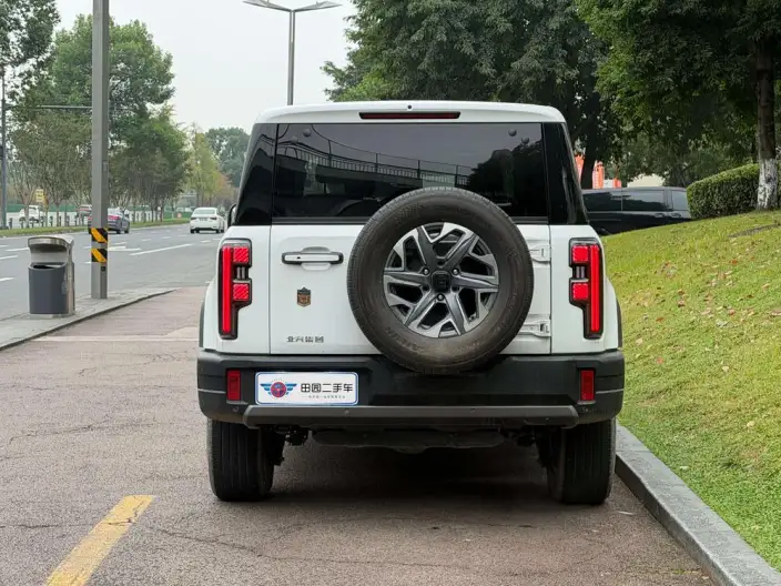 BAIC BJ40 2024 Model City Hunter Edition 2.0T Automatic 4WD Supreme Model – фото 5