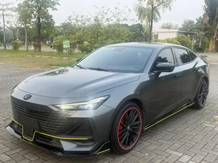 Changan UNI-V 2022 Model 1.5T Sports Edition – фото 1