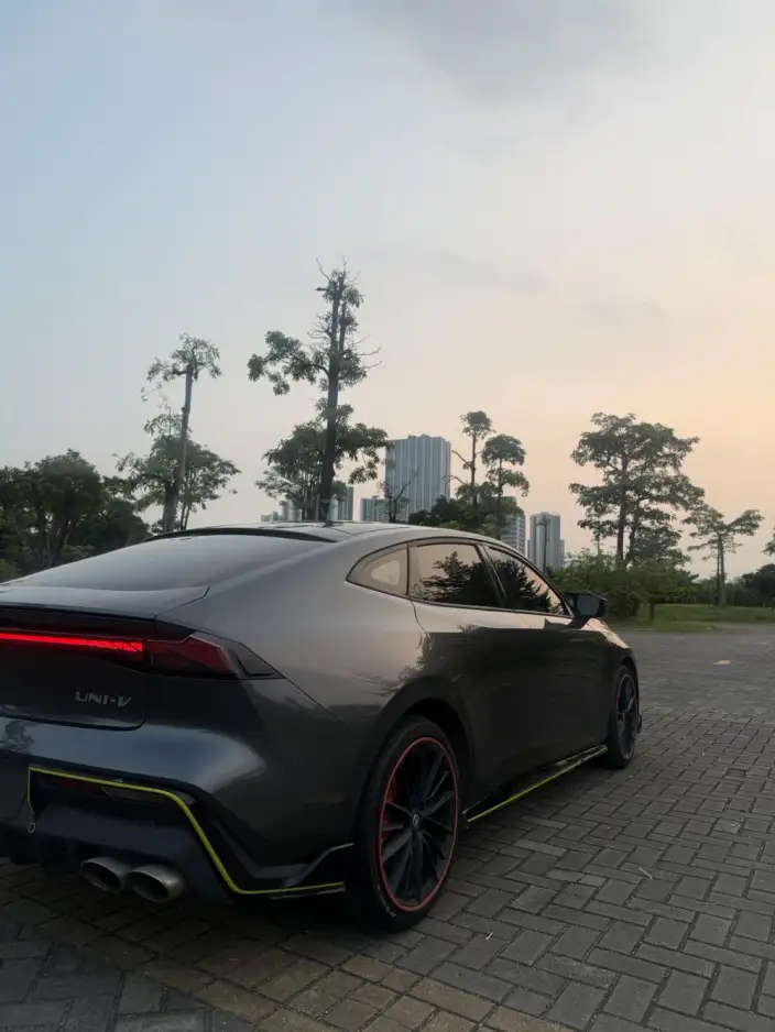 Changan UNI-V 2022 Model 1.5T Sports Edition – фото 9