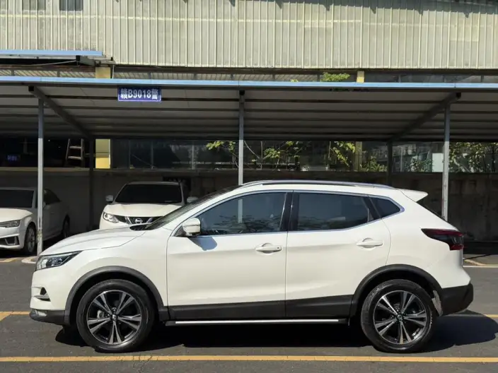 Nissan Qashqai 2022 Model 2.0L XV Prem. Deluxe Edition – фото 4