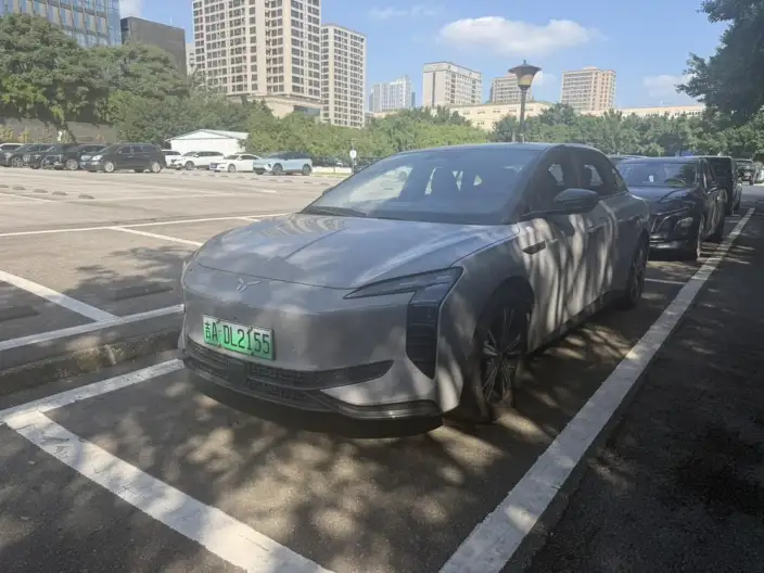 HONGQI EH7 2024 Model 690 Pro – фото 1
