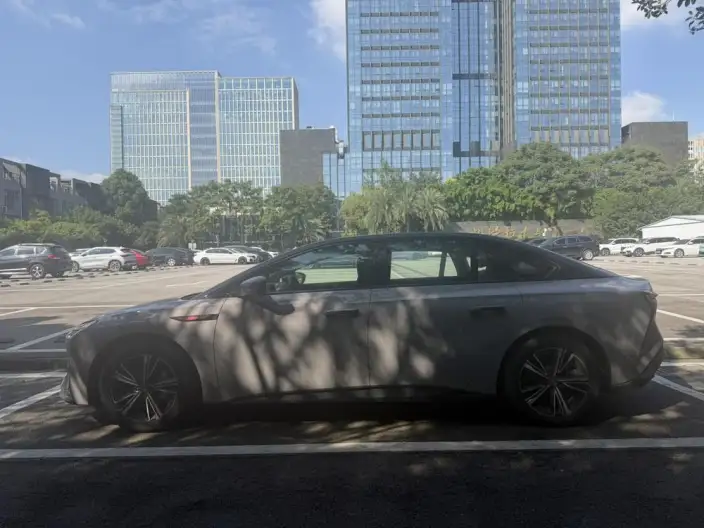 HONGQI EH7 2024 Model 690 Pro – фото 3
