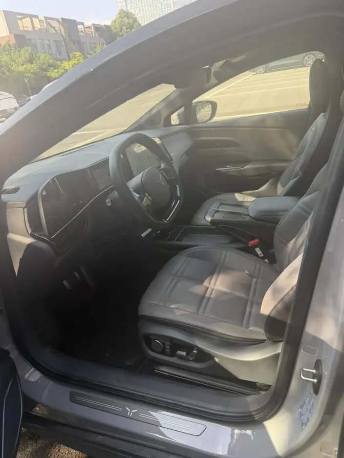 HONGQI EH7 2024 Model 690 Pro – фото 9