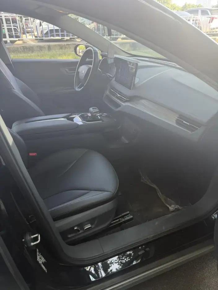 Hongqi E-QM5 2024 Model 500KM Travel Edition 100kW – фото 5