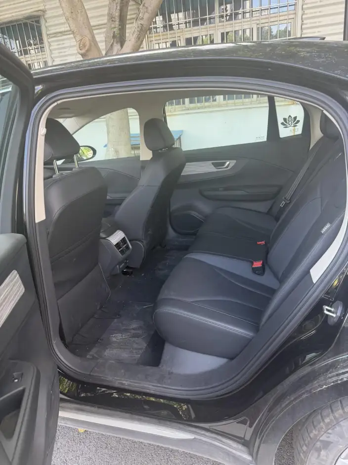Hongqi E-QM5 2024 Model 500KM Travel Edition 100kW – фото 10