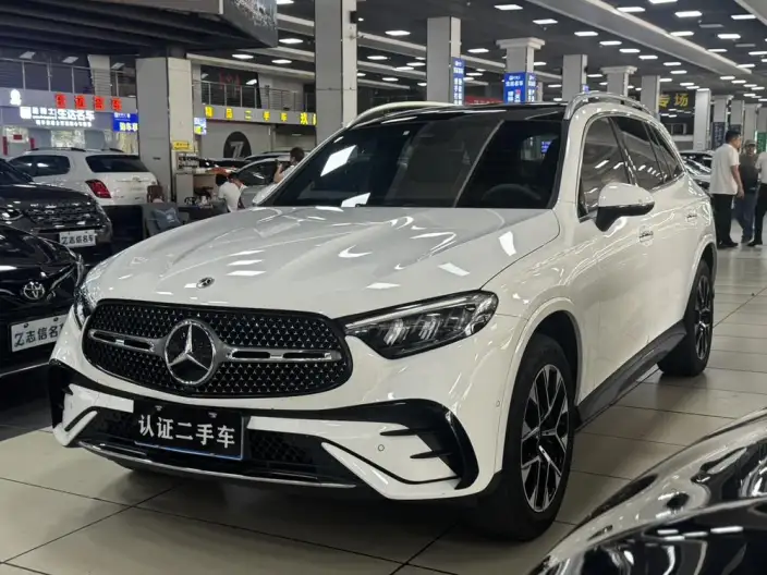 Mercedes-Benz GLC 2023 Model GLC 260 L 4MATIC Luxury Model 5 seat – фото 1