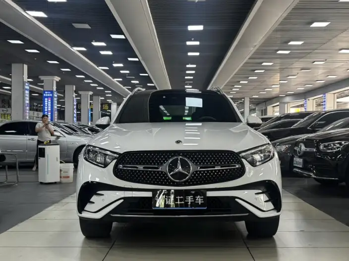 Mercedes-Benz GLC 2023 Model GLC 260 L 4MATIC Luxury Model 5 seat – фото 2
