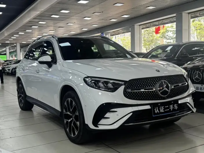 Mercedes-Benz GLC 2023 Model GLC 260 L 4MATIC Luxury Model 5 seat – фото 3