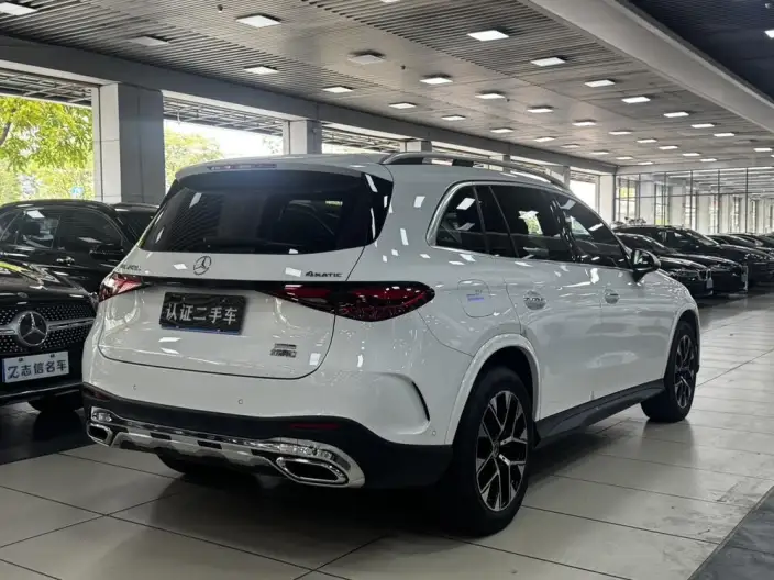 Mercedes-Benz GLC 2023 Model GLC 260 L 4MATIC Luxury Model 5 seat – фото 6