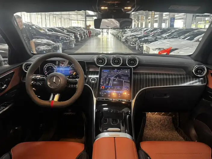 Mercedes-Benz GLC 2023 Model GLC 260 L 4MATIC Luxury Model 5 seat – фото 8