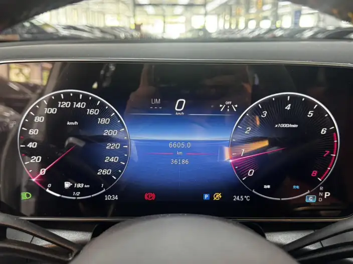 Mercedes-Benz GLC 2023 Model GLC 260 L 4MATIC Luxury Model 5 seat – фото 9