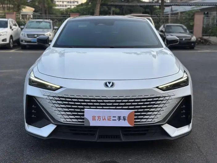 Changan UNI-V 2023 Model 1.5T Exclusive Model – фото 2