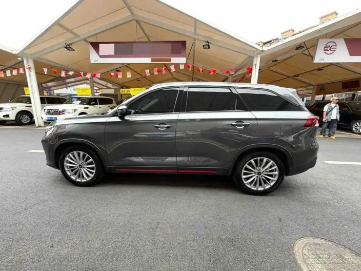 Changan Auchan X7 PLUS 2023 Model Changxiang Edition 1.5T Automatic Noble Model 7 seat