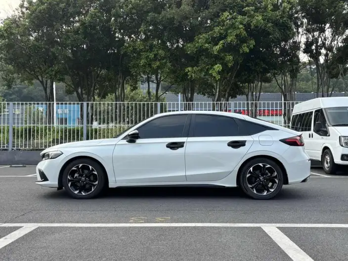 Honda Civic 2023 Model HATCHBACK 240TURBO CVT Extremely sharp version – фото 4