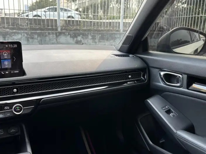 Honda Civic 2023 Model HATCHBACK 240TURBO CVT Extremely sharp version – фото 9