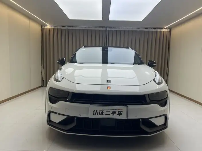 Lynk & Co 02 Hatchback 2022 Model 2.0TD Hatchback Pro – фото 2