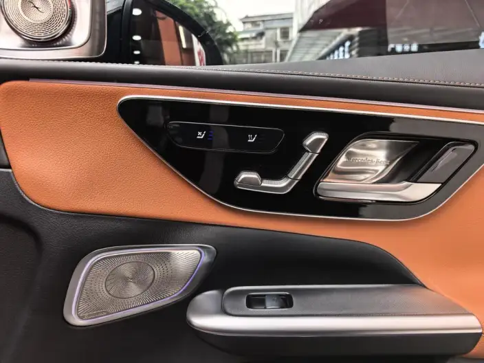Mercedes-Benz GLC 2024 Model Facelift GLC 300 L 4MATIC Dynamic Model 5 seat – фото 10