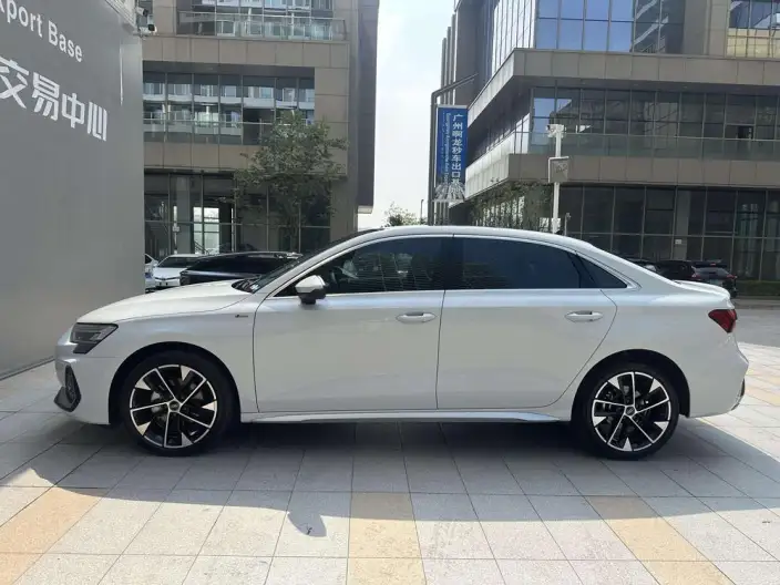 Audi A3 2026 Model A3L Limousine 35 TFSI Continental Flying Spur Exclusive Model – фото 3