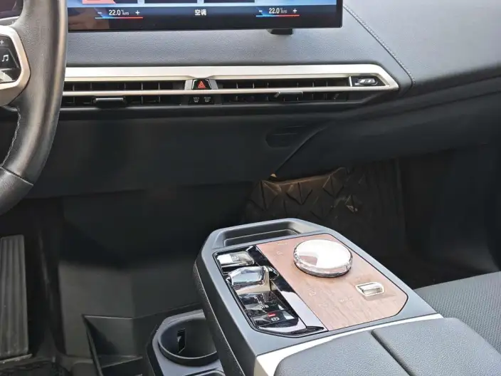 BMW iX 2022 Model xDrive40 – фото 9
