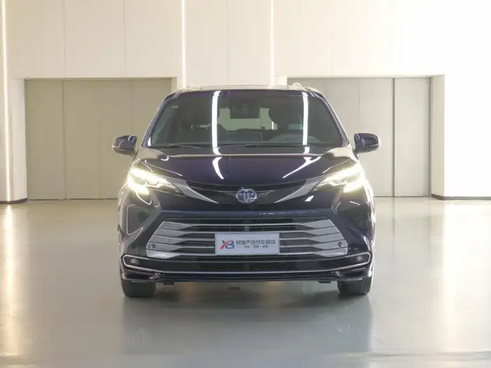 Toyota Sienna 2021 Model 2.5L Hybrid Platinum edition – фото 2
