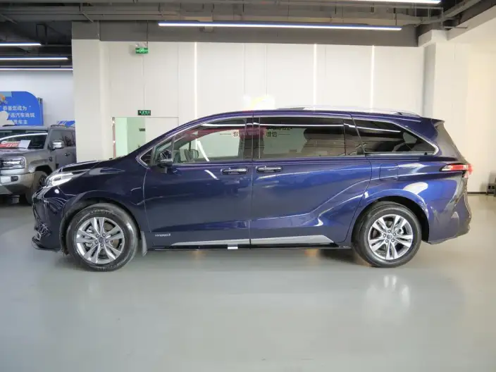 Toyota Sienna 2021 Model 2.5L Hybrid Platinum edition – фото 4