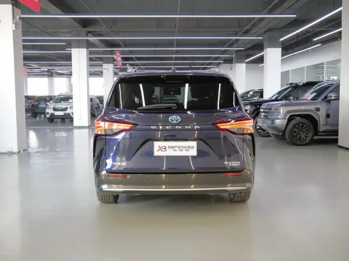 Toyota Sienna 2021 Model 2.5L Hybrid Platinum edition – фото 6