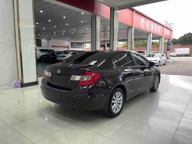 Honda Civic 2012 модификация 1.8L автоматическое Deluxe Edition – фото 3
