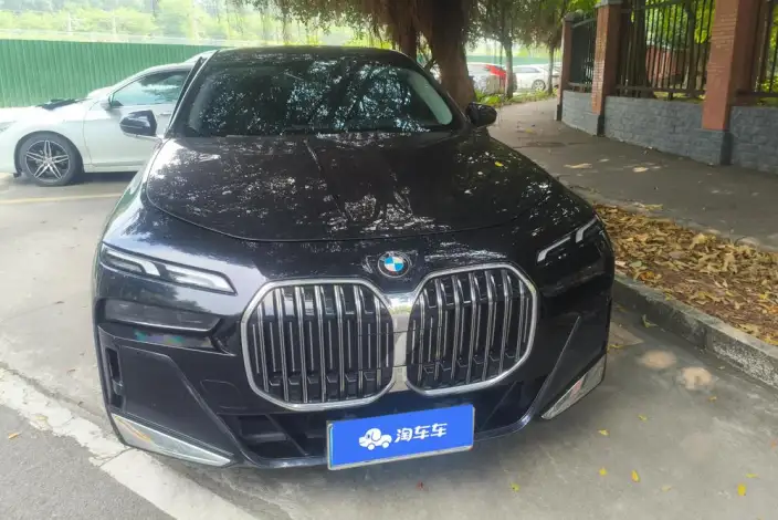 BMW 7 Series 2023 Model 735Li M Sports Set – фото 2
