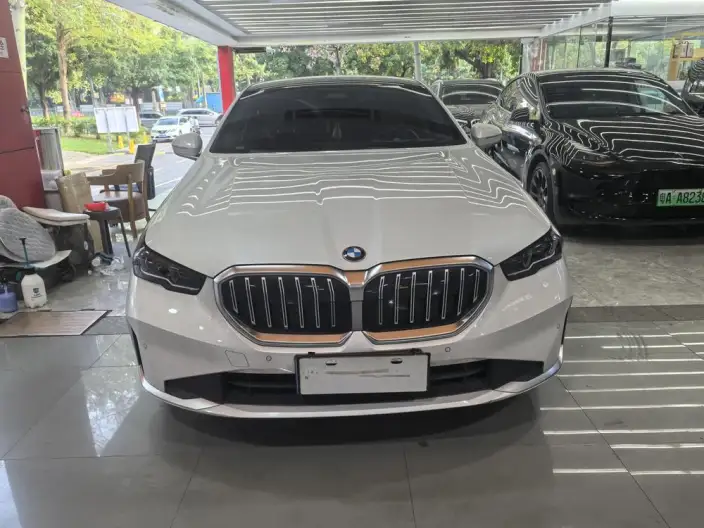 BMW 5 Series 2024 Model 525Li M Sports Set – фото 2