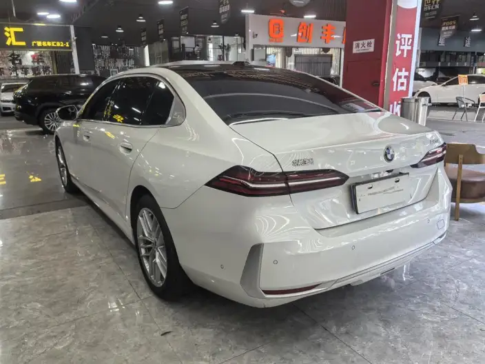 BMW 5 Series 2024 Model 525Li M Sports Set – фото 3