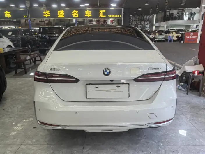 BMW 5 Series 2024 Model 525Li M Sports Set – фото 4