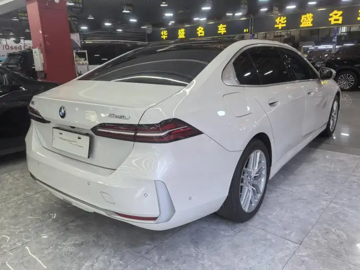 BMW 5 Series 2024 Model 525Li M Sports Set – фото 5
