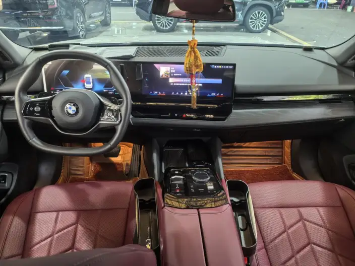 BMW 5 Series 2024 Model 525Li M Sports Set – фото 9